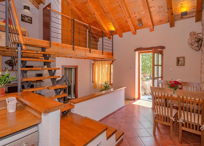 1 Bedroom Cozy In *